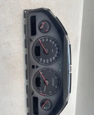 Volvo V70 Speedometer (instrument cluster) 9459821 8637996 69294630T