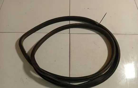 Opel Astra H Rubber seal front coupe door