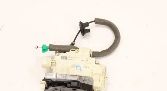 Audi Q3 8U Rear door lock 8K0839015