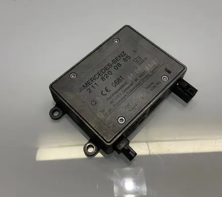 Mercedes-Benz S W221 Aerial antenna amplifier 2118200885 A2118200885
