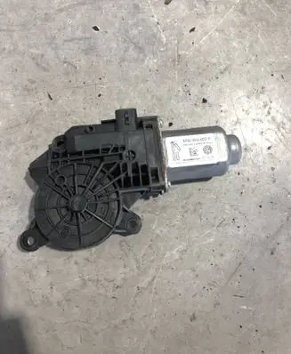 Volkswagen Amarok Front door window regulator motor 6R0959802P