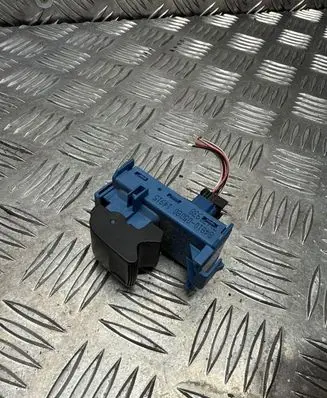 Toyota Avensis T270 Electric window control switch 8481005080 14915 30170938