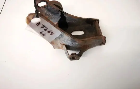 Toyota Avensis Verso Engine mounting bracket