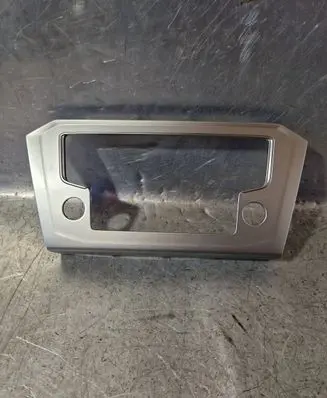 Radio/GPS head unit trim