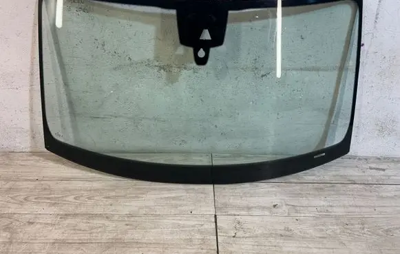 Porsche Macan (95B) Front windscreen/windshield window 