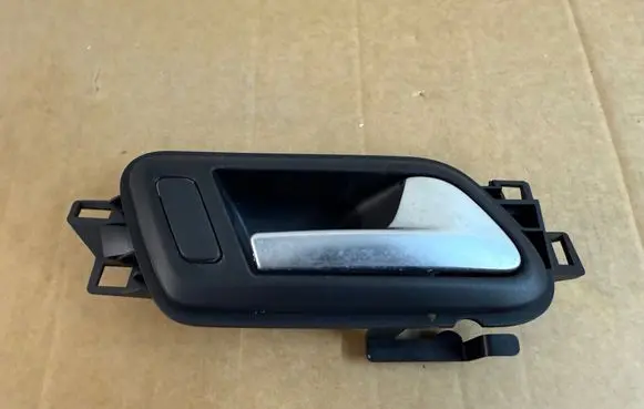 Volkswagen Amarok Rear door interior handle