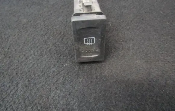 Volkswagen PASSAT B5 Windscreen/window heater switch 3b0959621d
