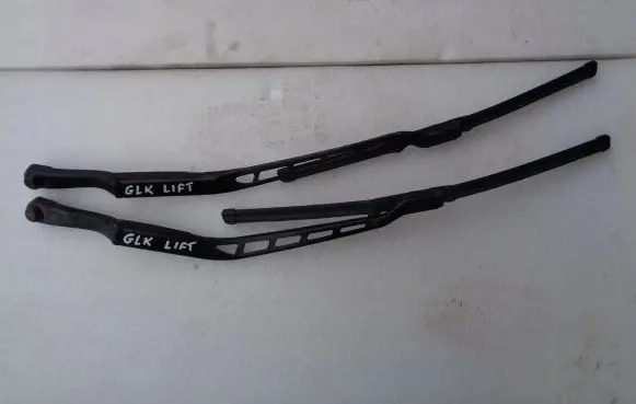Mercedes-Benz GLK (X204) Front wiper blade arm