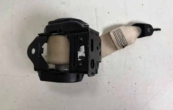 BMW 5 G30 G31 G38 Rear seatbelt L005356
