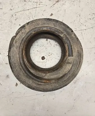 Audi A6 S6 C4 4A Coil spring mount 