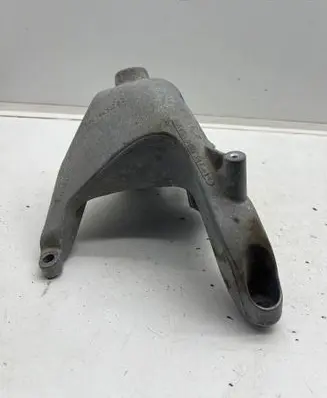 Audi A4 S4 B9 8W Engine mounting bracket 4M0199307
