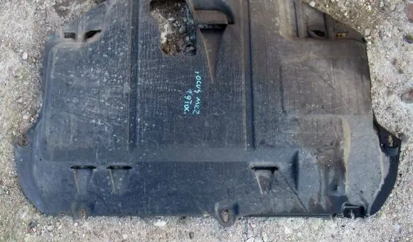 Ford Focus Engine splash shield/under tray