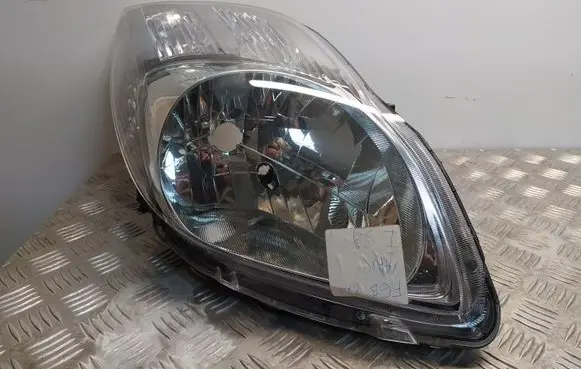 Toyota Yaris Headlight/headlamp 811100D350