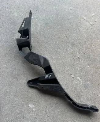 Audi A2 Front bumper mounting bracket 8Z0854730