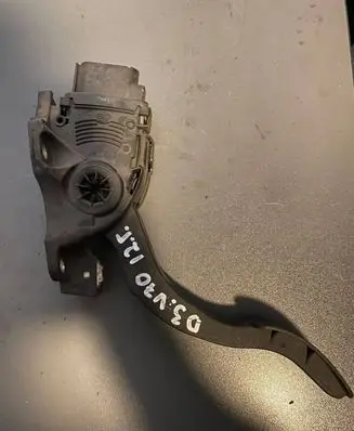 Volvo V70 Accelerator throttle pedal 31329058 C95YE02 6PV01083401