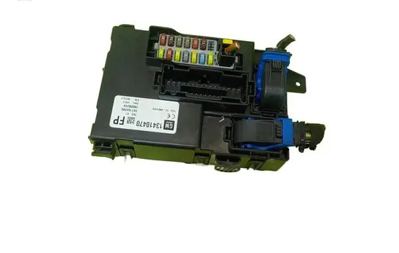 Opel Meriva B Fuse box set 13410470