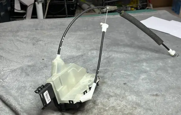 Citroen C4 II Rear glass lock/latch X92 9137H1