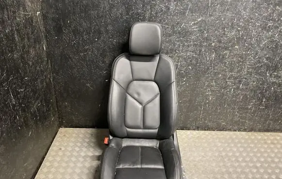 Porsche Macan (95B) Front driver seat 