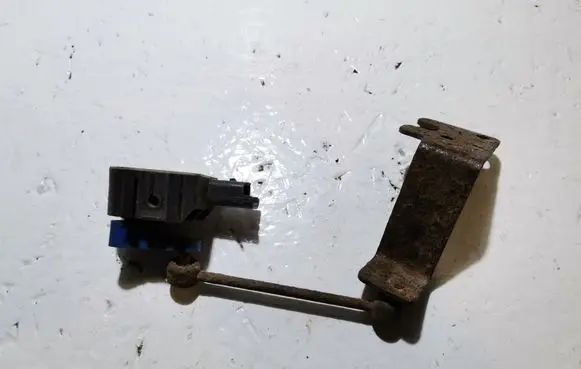 Headlight/headlamp level sensor