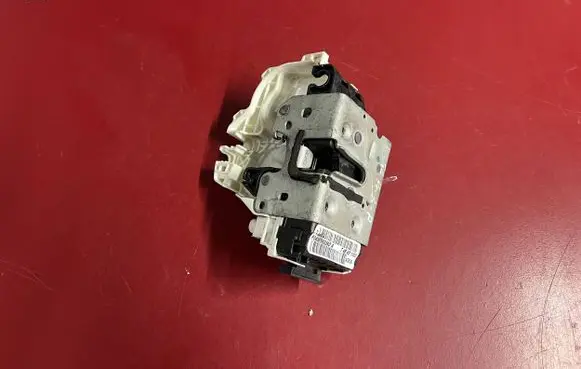 Chrysler Town & Country V Front door lock 04589693AD P04589693AD