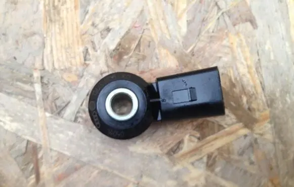 Volkswagen Scirocco Detonation knock sensor 030905377D