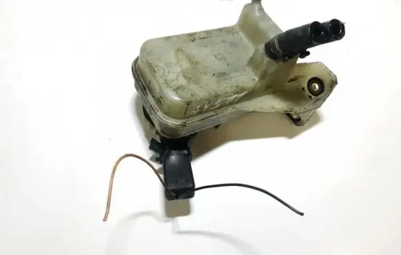 Brake fluid reservoir