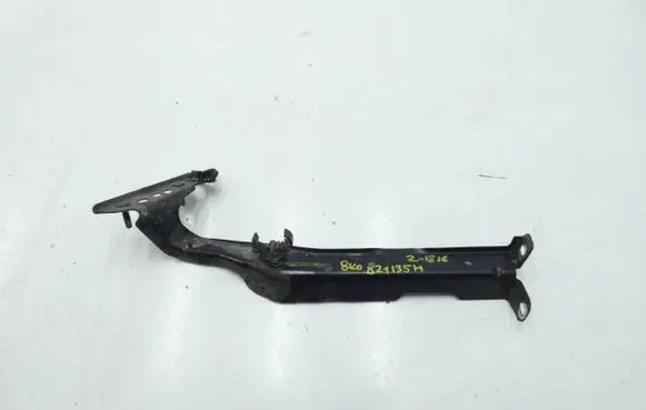 Audi A4 S4 B8 8K Fender mounting bracket 8K0821135H