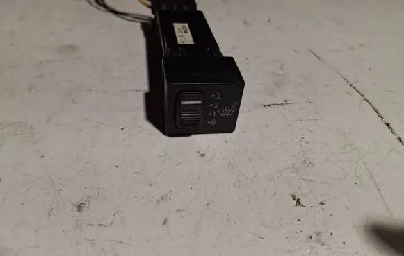 Saab 9000 CS Seat heating switch 4733275 W608K