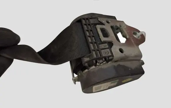 Volkswagen Golf V Rear seatbelt 1K6857806N ZA9604359100