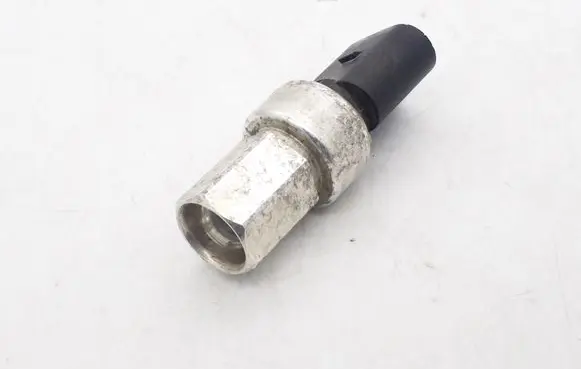 Volkswagen PASSAT CC Air conditioning (A/C) pressure sensor 1K0959126A