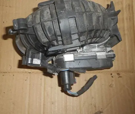 Seat Leon (5F) Throttle body valve 04E133062Q 04E906051H