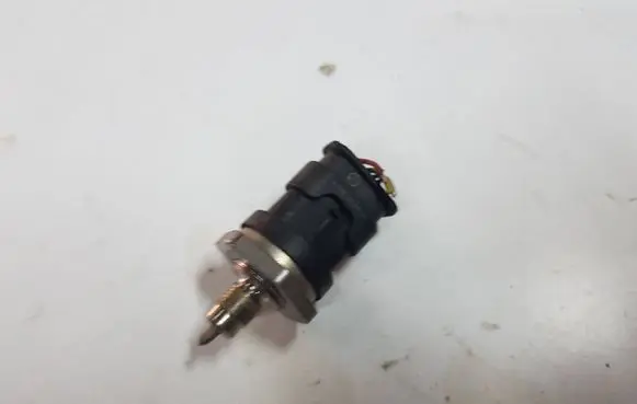 Mercedes-Benz C W205 Fuel pressure sensor 0261545102IAUTOPI 0261545102