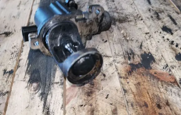 Volkswagen Transporter - Caravelle T5 EGR valve 038131501AD