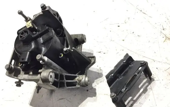 Peugeot 308 Fuel filter bracket/mount holder 9804498180
