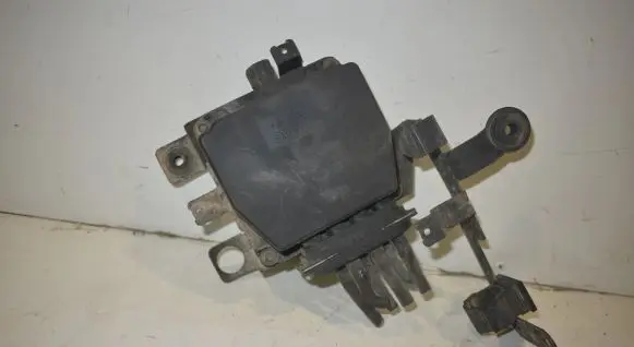 Volkswagen Touran I Vacuum valve 03G131051