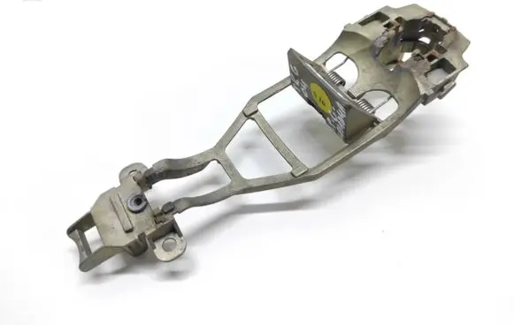 Volkswagen Touareg I Front door exterior handle/bracket 7L0839885