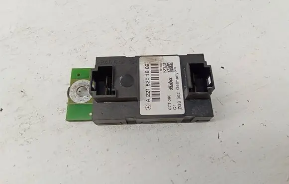 Mercedes-Benz S W221 Aerial antenna amplifier A2218201889