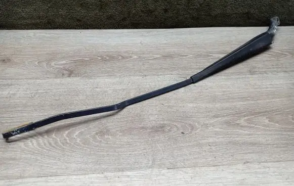 Volvo V70 Front wiper blade arm 8624269