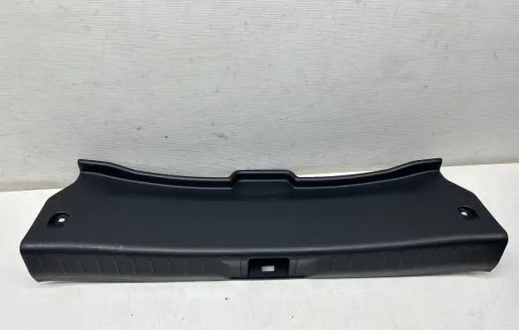 Trunk/boot sill cover protection