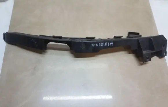 Opel Insignia A Front bumper mounting bracket