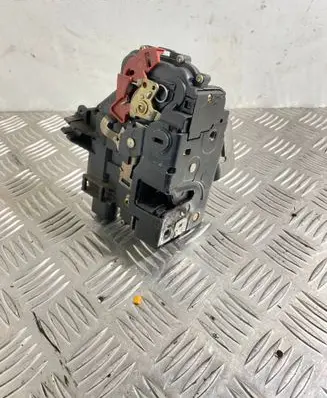 Audi A4 S4 B6 8E 8H Rear door lock 8E0839016C