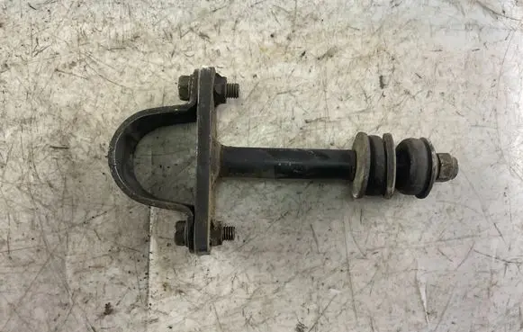 Mitsubishi Pajero Sport I Sway bar bush bracket, front 