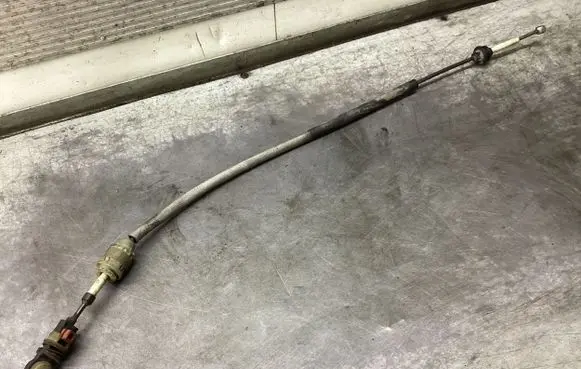 Gear shift cable linkage