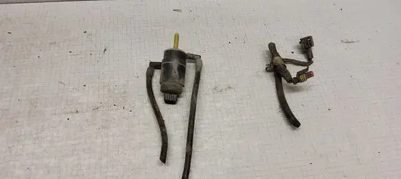 Opel Zafira B Windscreen/windshield washer pump 13246320