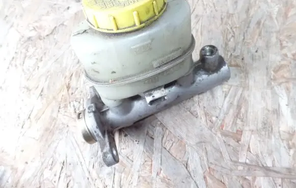 Infiniti G20 Master brake cylinder