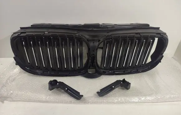 Front bumper upper radiator grill