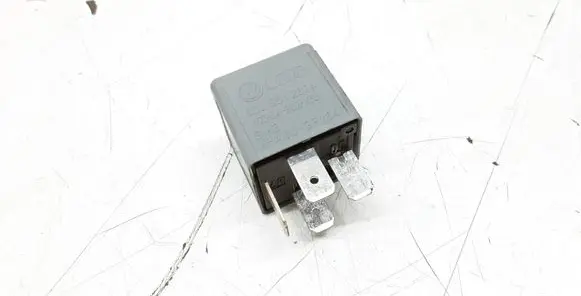 Volkswagen PASSAT B5.5 Other relay 8D0951253A