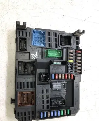 Peugeot 308 Comfort/convenience module 9807054180