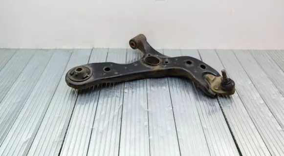 Toyota Prius (XW30) Front lower control arm/wishbone