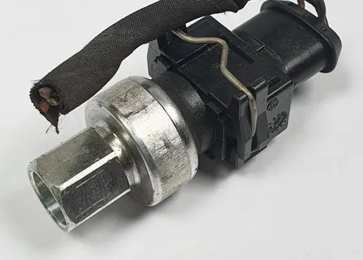 Volvo V70 Air conditioning (A/C) pressure sensor 31292004